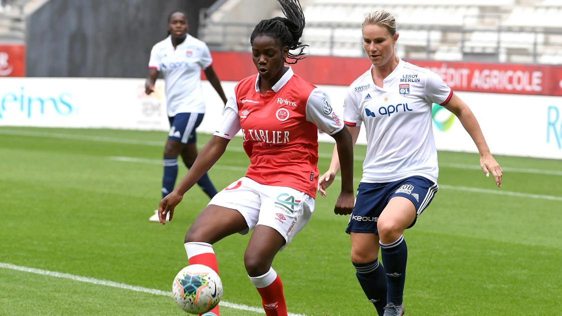 VID OS. Football Division 1 f minine . Direction Lyon pour Naomie